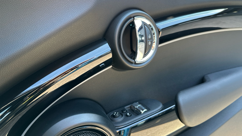 MINI Hatchback 1.5 Cooper Exclusive 3dr Auto Petrol Hatchback